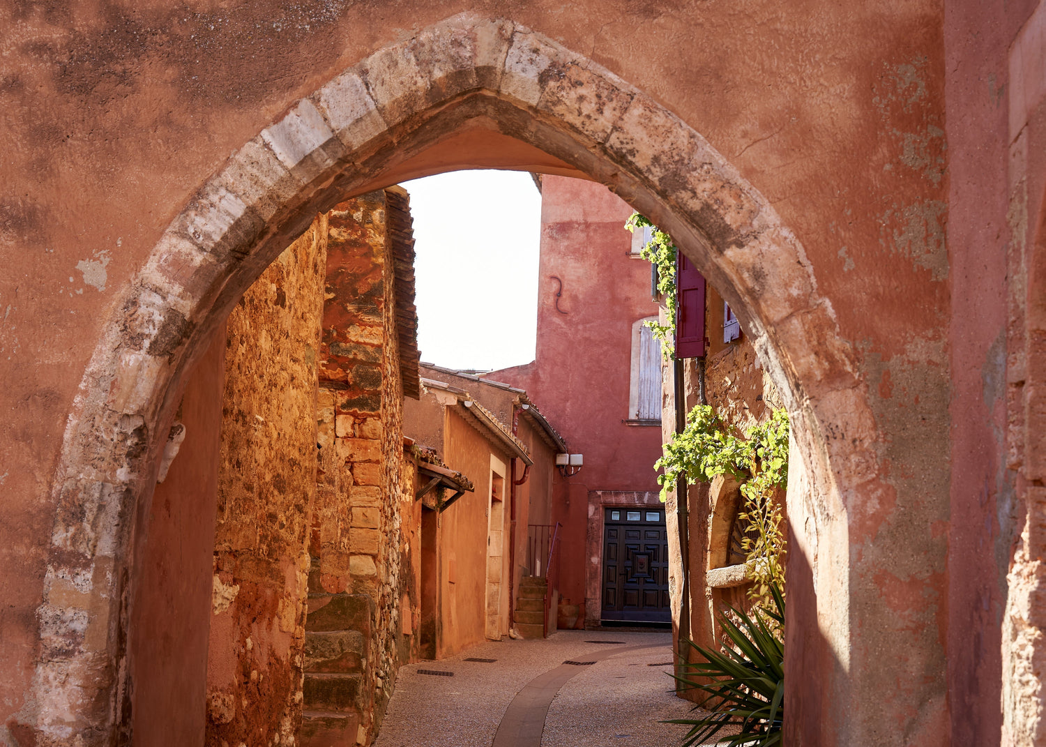 Video Journey to Roussillon: Painted Magic