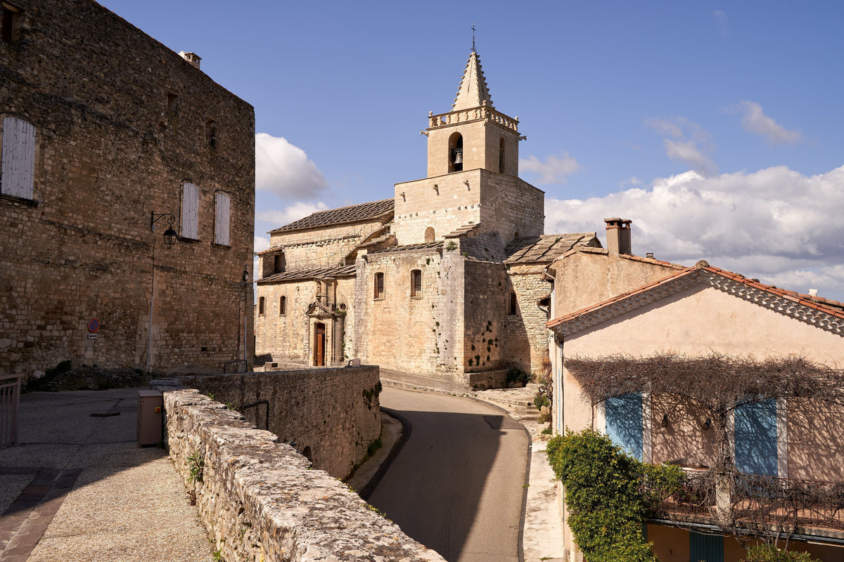 Venasque: thick history in Provence