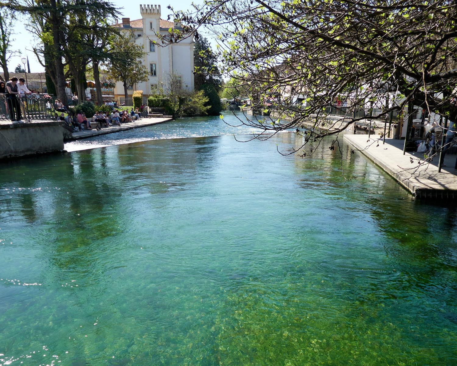A Sunday in L'Isle-sur-la-Sorgue