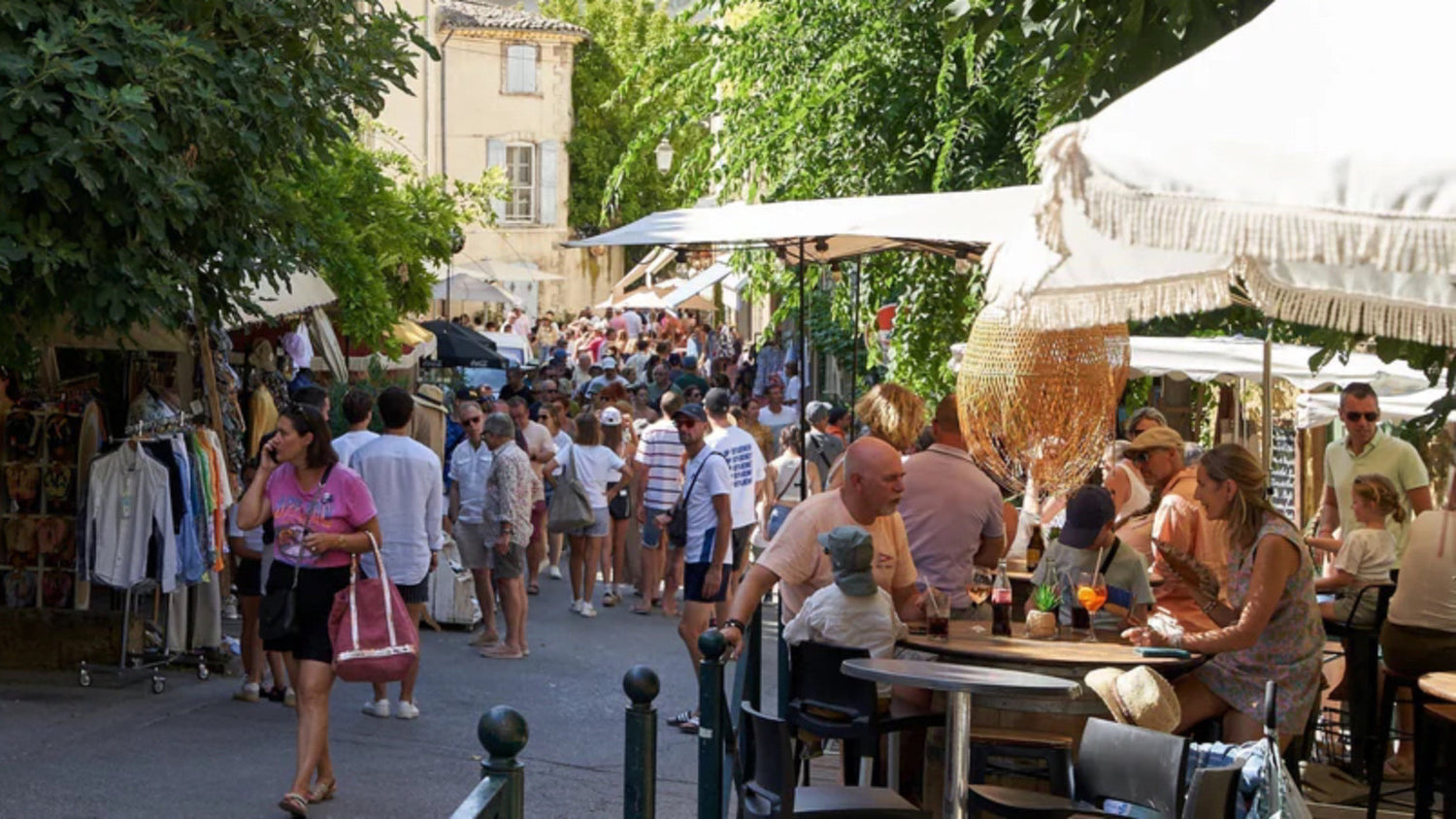 Video Journey in Lourmarin's Iconic Marché