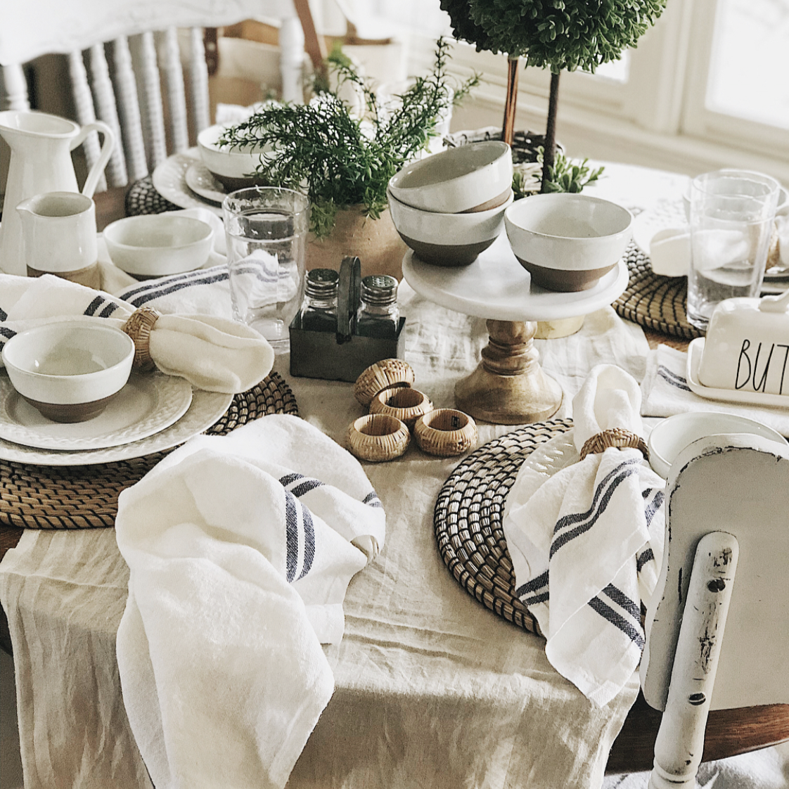 Vintage Linen Napkins Ivory & Navy, Set of 4