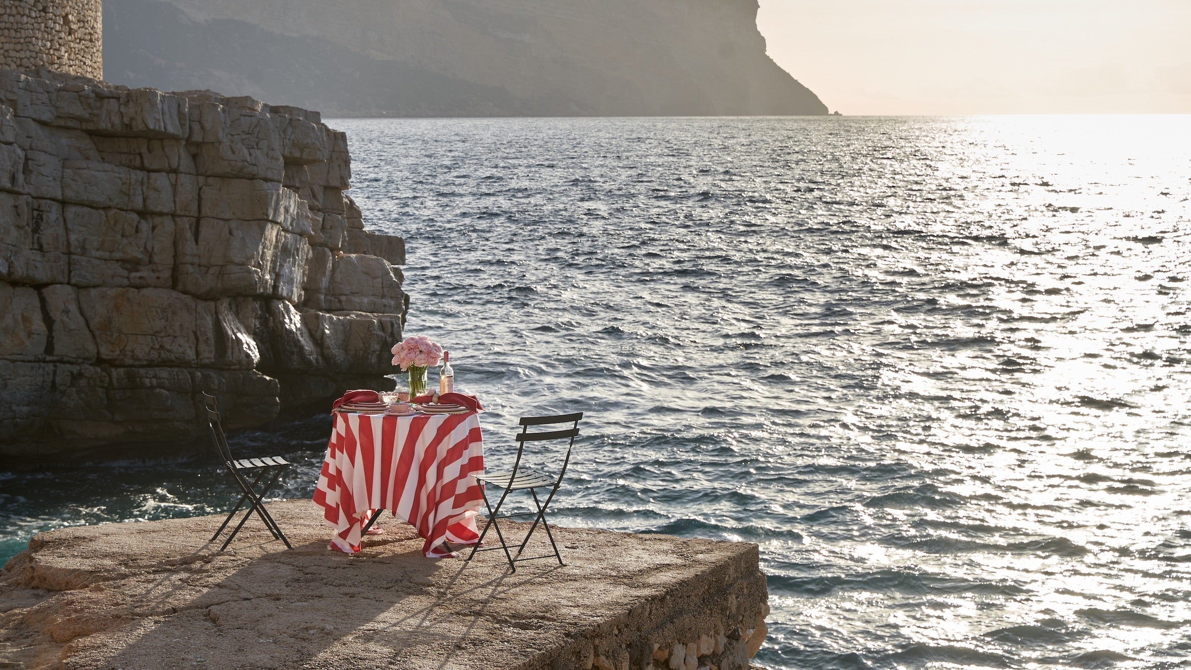 A Romantic Valentine’s Table, Composed by the Sea