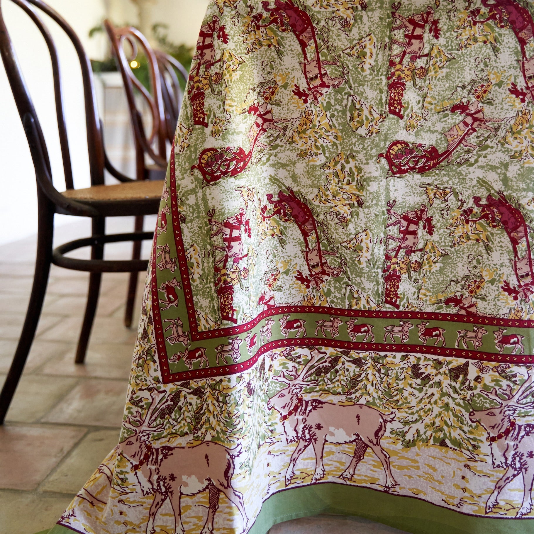 French Tablecloth Renne Red & Green