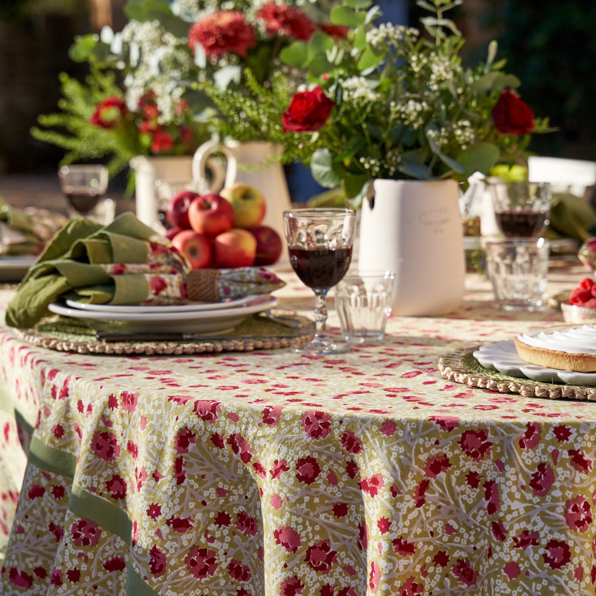 French Tablecloth Meadows Red & Green