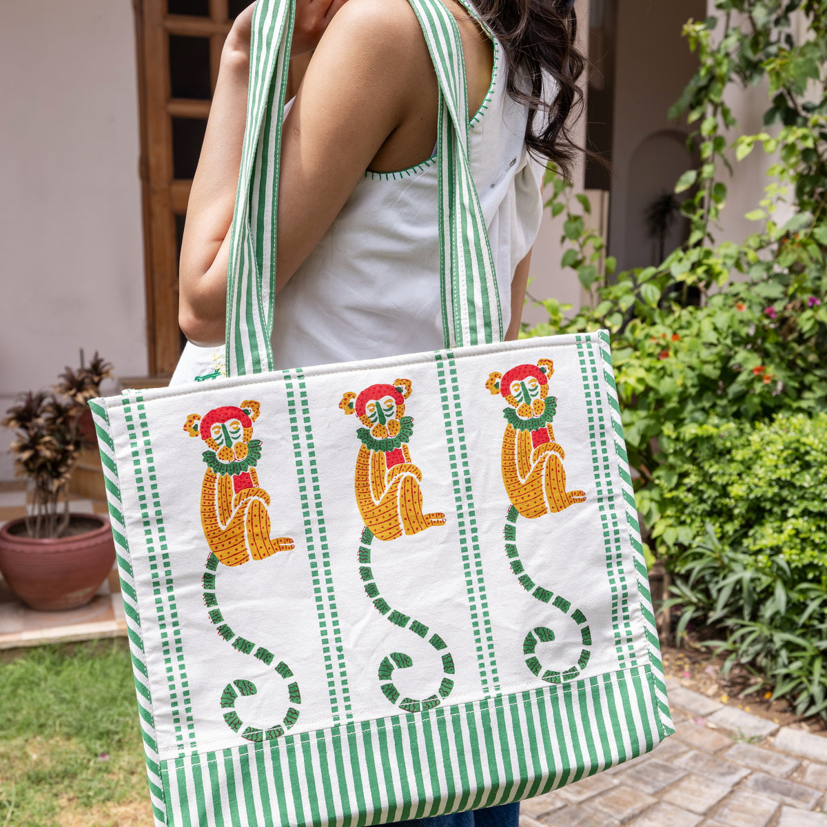 Jeu de Singes Green & Red Tote Bag