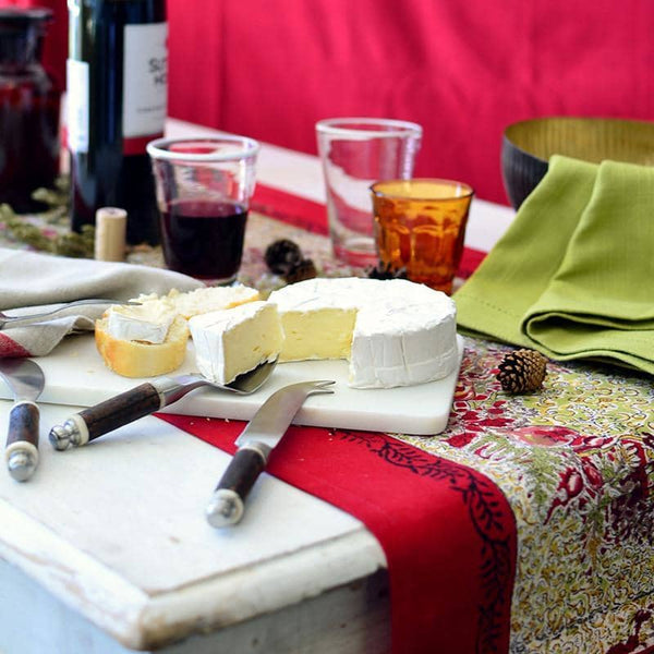 winter_garden_wreath_runner_red_green_1